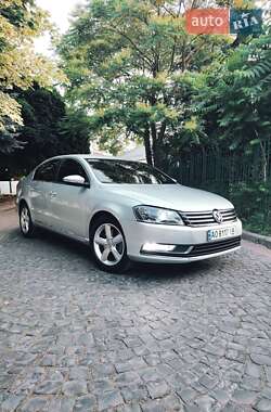 Седан Volkswagen Passat 2012 в Мукачево