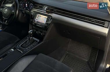 Седан Volkswagen Passat 2017 в 