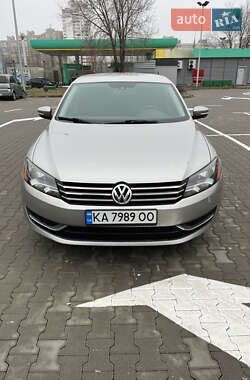 Седан Volkswagen Passat 2012 в Києві
