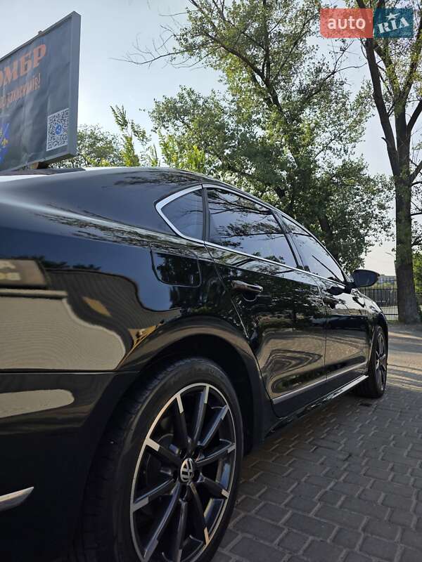 Седан Volkswagen Passat 2015 в Днепре