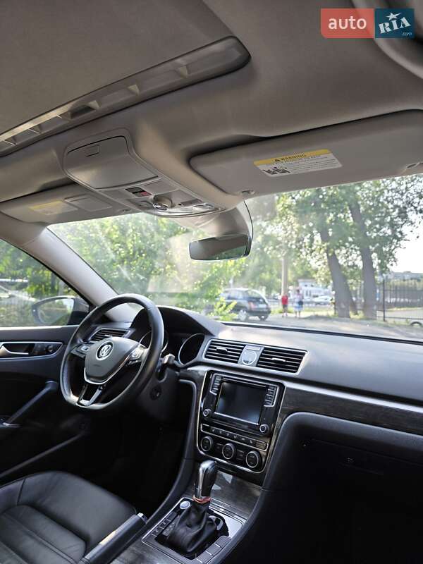 Седан Volkswagen Passat 2015 в Днепре
