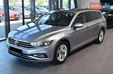Универсал Volkswagen Passat 2020 в Киеве