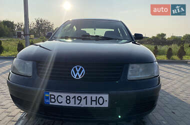Седан Volkswagen Passat 1997 в Золочеві