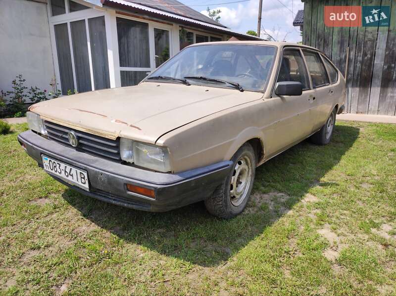 Седан Volkswagen Passat 1986 в Калуші