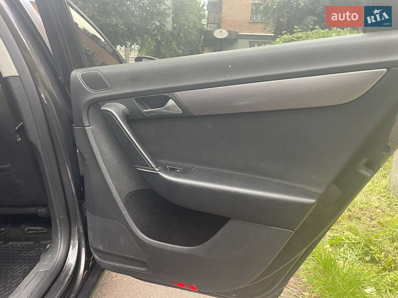 Универсал Volkswagen Passat 2011 в Казатине