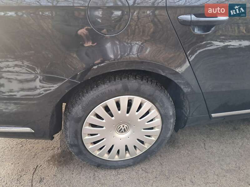 Универсал Volkswagen Passat 2011 в Новояворовске