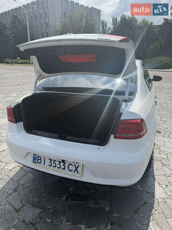 Седан Volkswagen Passat 2011 в Кременчуге