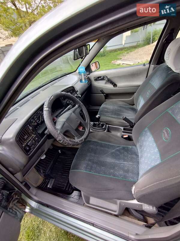 Седан Volkswagen Passat 1989 в Черновцах