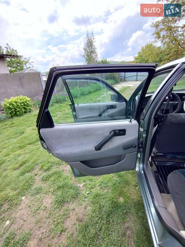 Седан Volkswagen Passat 1989 в Черновцах