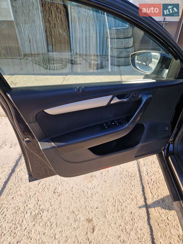 Універсал Volkswagen Passat 2012 в Гусятині