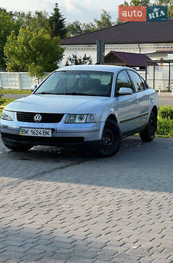 Седан Volkswagen Passat 2000 в Володимирі