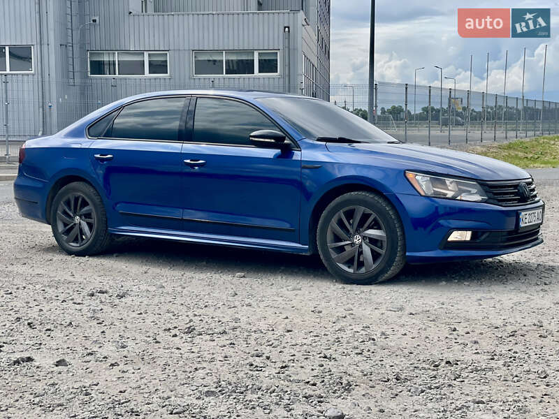 Седан Volkswagen Passat 2017 в Днепре