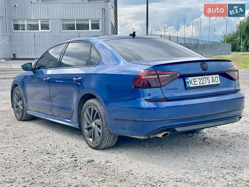 Седан Volkswagen Passat 2017 в Днепре
