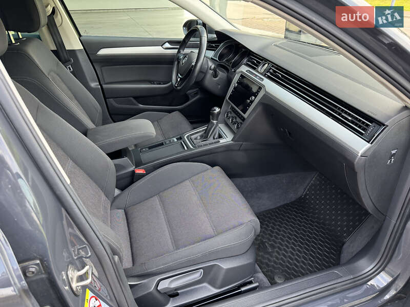 Универсал Volkswagen Passat 2018 в Киеве