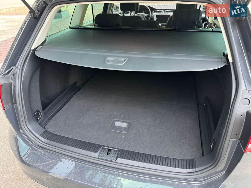 Универсал Volkswagen Passat 2018 в Киеве