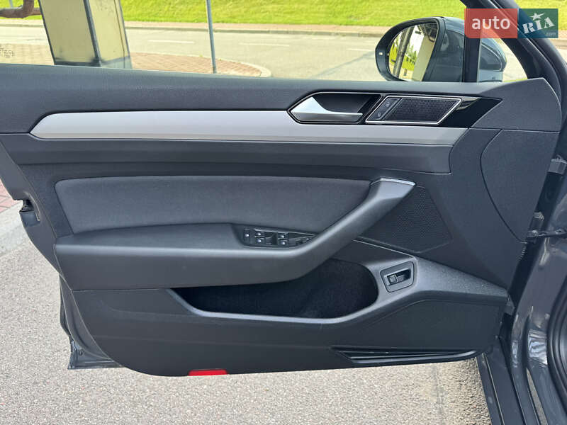 Универсал Volkswagen Passat 2018 в Киеве