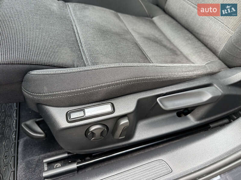 Универсал Volkswagen Passat 2018 в Киеве