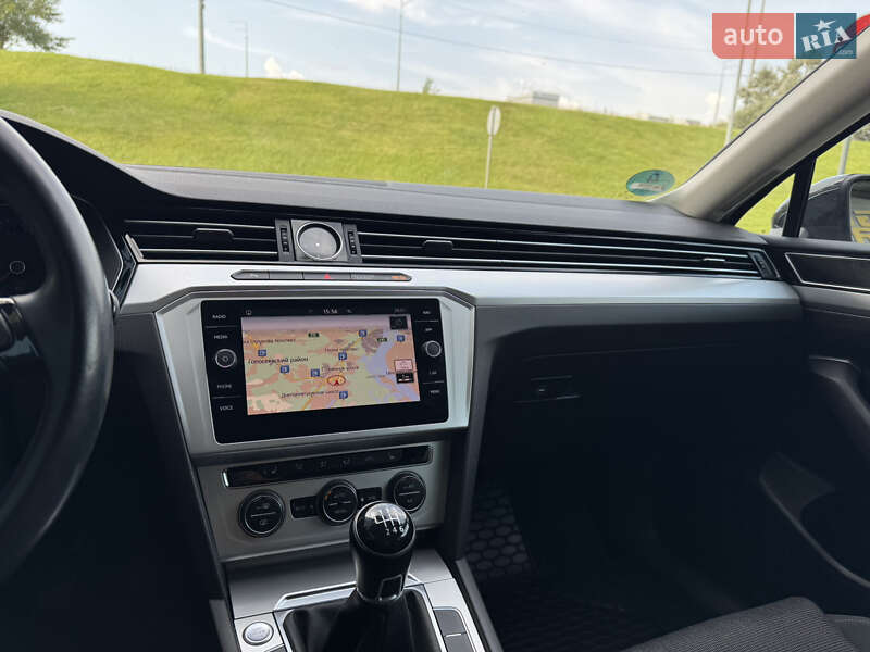 Универсал Volkswagen Passat 2018 в Киеве
