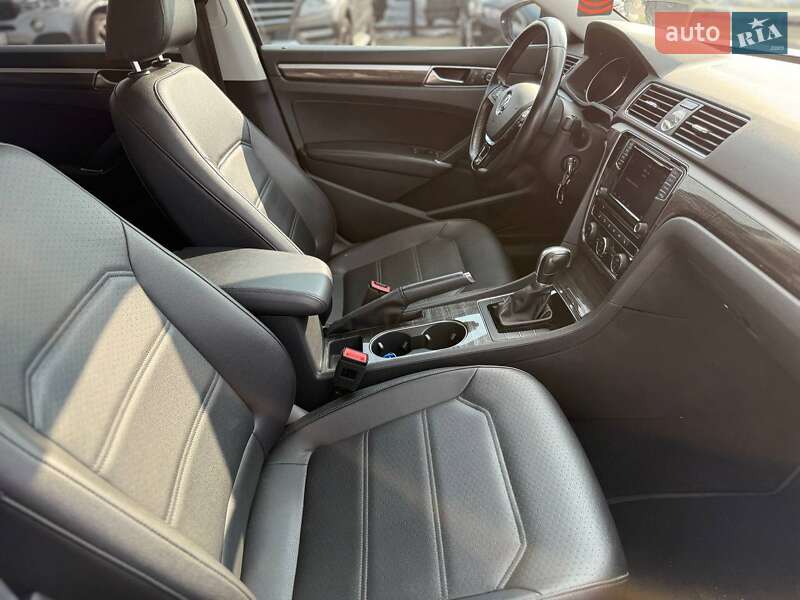 Седан Volkswagen Passat 2016 в Киеве