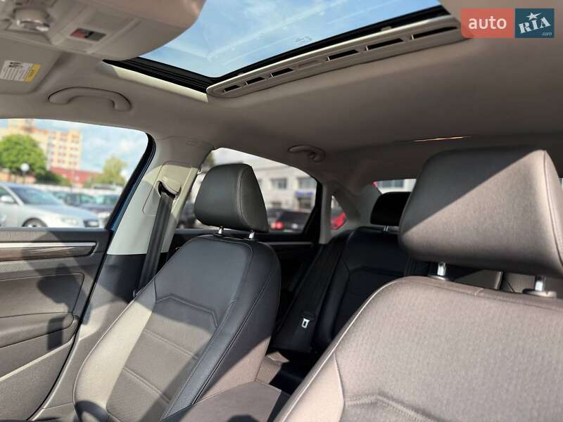 Седан Volkswagen Passat 2016 в Киеве