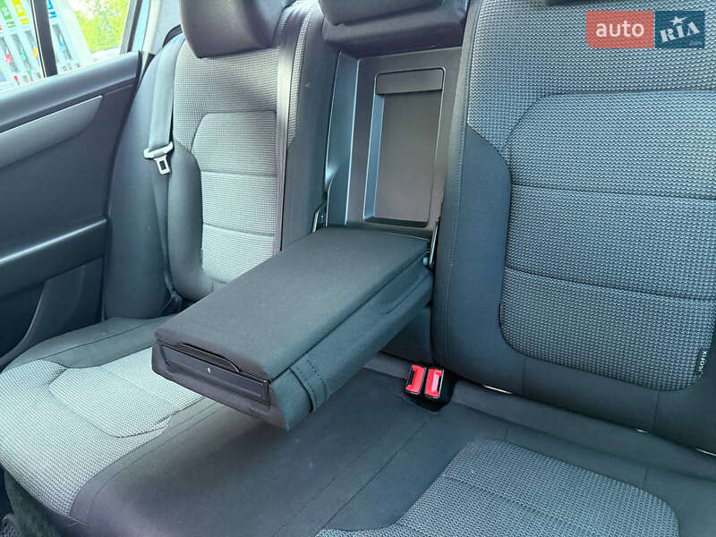 Седан Volkswagen Passat 2011 в Дніпрі