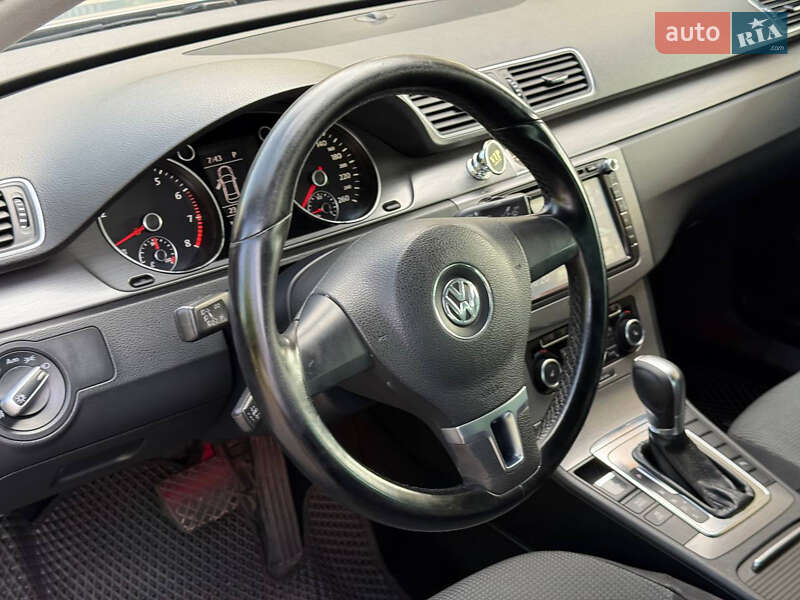 Седан Volkswagen Passat 2011 в Дніпрі