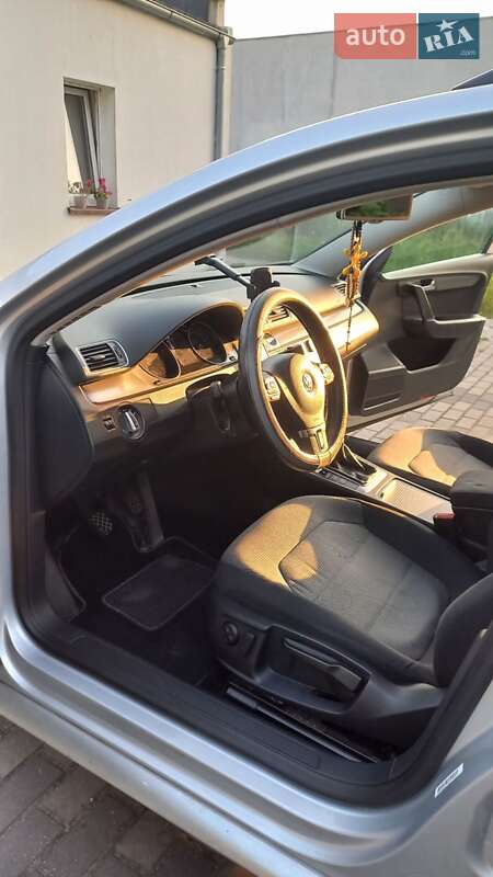 Універсал Volkswagen Passat 2012 в Львові