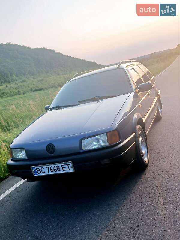 Универсал Volkswagen Passat 1993 в 