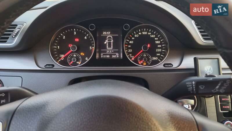 Універсал Volkswagen Passat 2012 в Львові