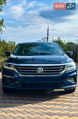 Седан Volkswagen Passat 2021 в Миколаєві