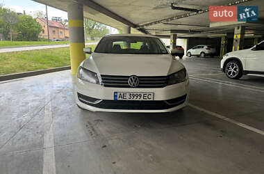 Седан Volkswagen Passat 2013 в Львове