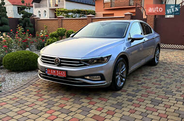Седан Volkswagen Passat 2020 в Мукачево