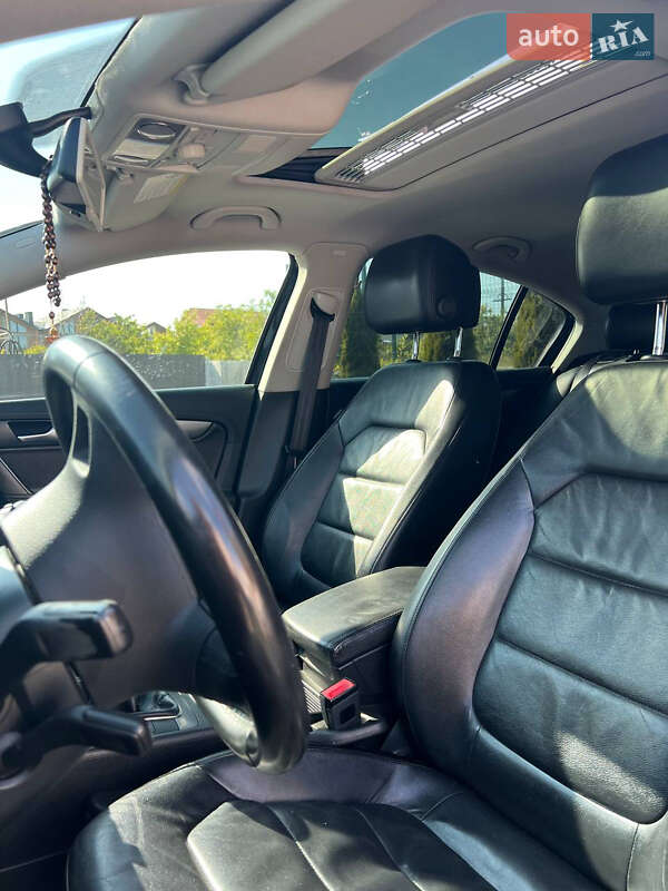 Седан Volkswagen Passat 2013 в Львове