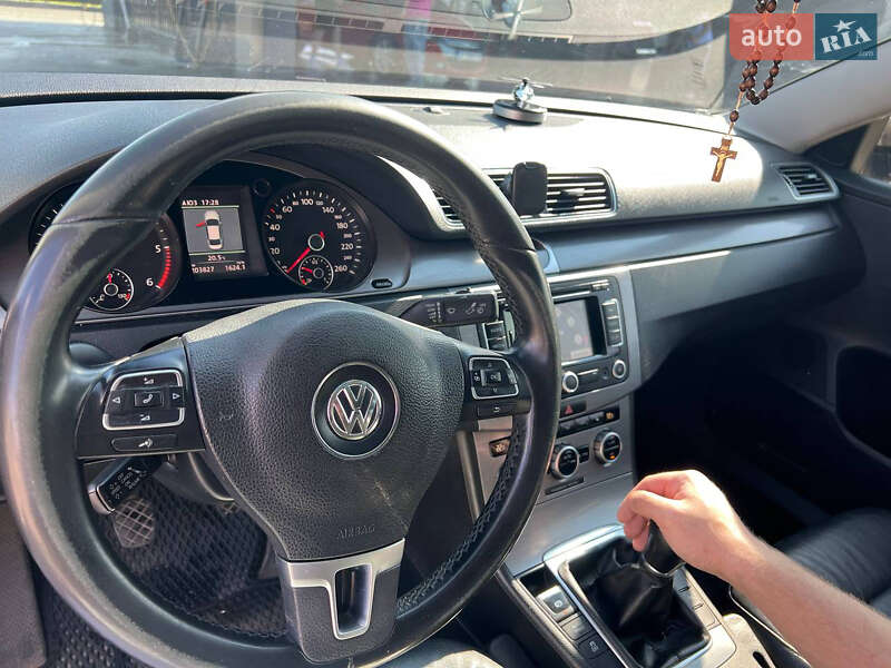 Седан Volkswagen Passat 2013 в Львове