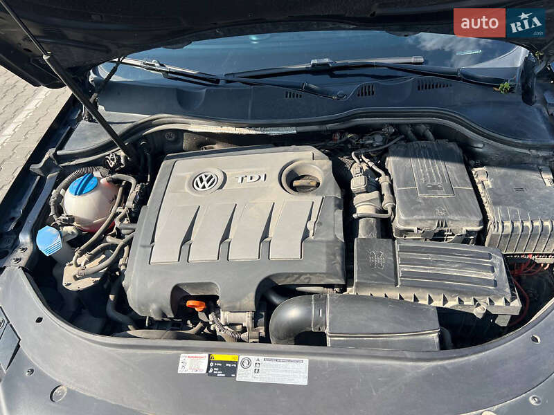 Седан Volkswagen Passat 2013 в Львове