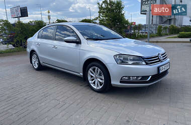Седан Volkswagen Passat 2011 в Киеве