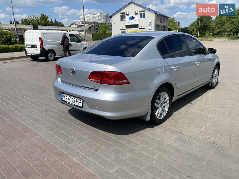 Седан Volkswagen Passat 2011 в Киеве