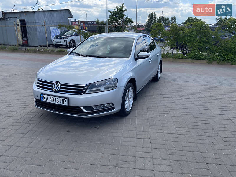 Седан Volkswagen Passat 2011 в Киеве