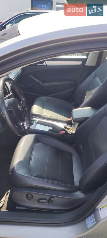 Седан Volkswagen Passat 2012 в Луцке