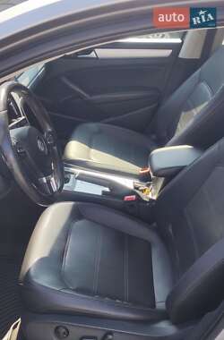 Седан Volkswagen Passat 2012 в 