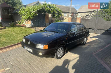 Седан Volkswagen Passat 1993 в 