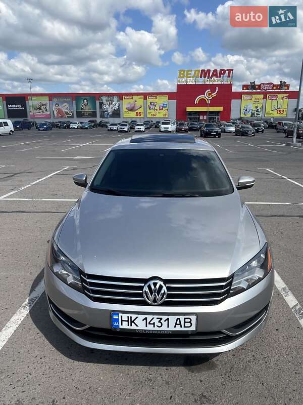 Седан Volkswagen Passat 2012 в Ровно