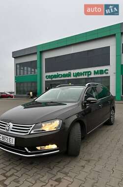 Универсал Volkswagen Passat 2011 в Нововолынске