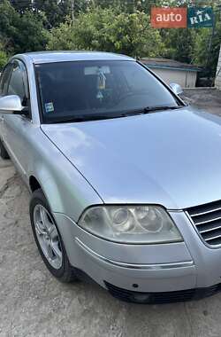 Седан Volkswagen Passat 2004 в Ладыжине