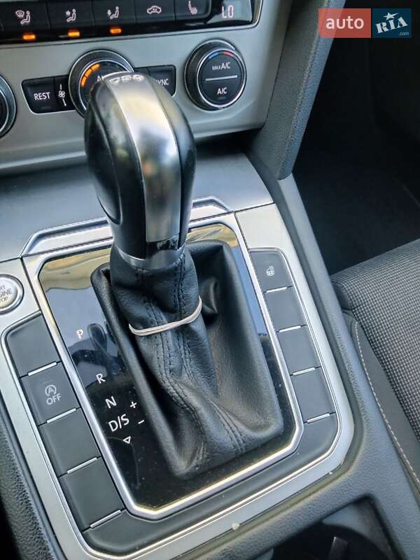 Универсал Volkswagen Passat 2017 в Житомире