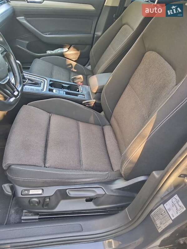 Универсал Volkswagen Passat 2017 в Житомире