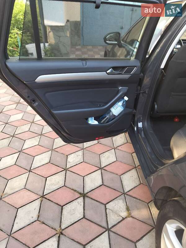 Универсал Volkswagen Passat 2017 в Житомире