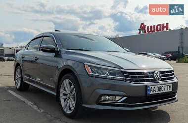 Седан Volkswagen Passat 2017 в Киеве