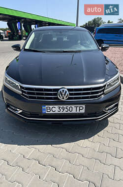 Седан Volkswagen Passat 2017 в Одессе