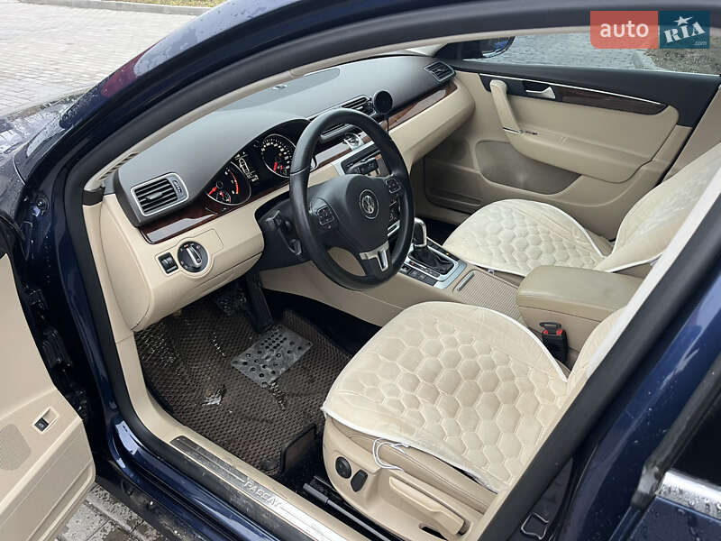 Седан Volkswagen Passat 2011 в Житомире